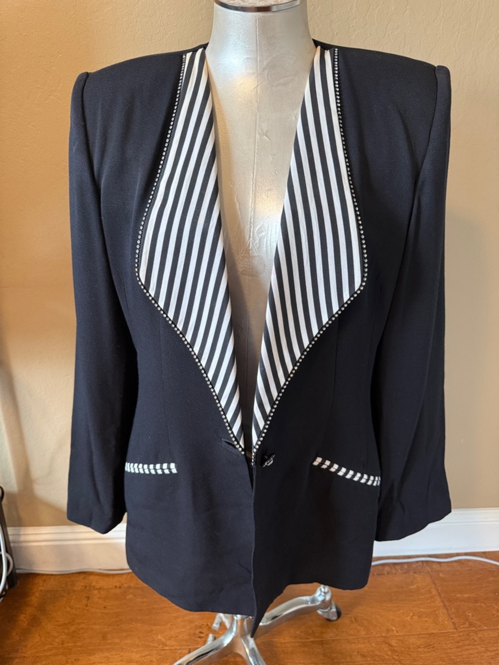 Criscione Vintage Cache 80s 90s Black Blazer Striped Contrast Lapel Rhinestone M - Picture 15 of 17